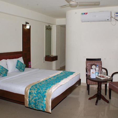 Angel Park Hotel Haiderabad Buitenkant foto